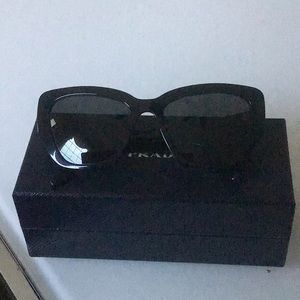PRADA Sunglasses SPR08V